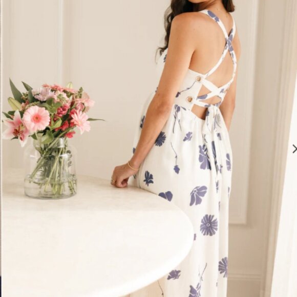 Petal & Pup Hazel Maxi Dress Navy Floral Medium NWOT - Picture 8 of 12